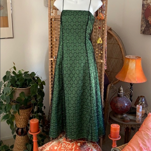 emerald green with a black netting/sequins dress - Picture 1 of 5